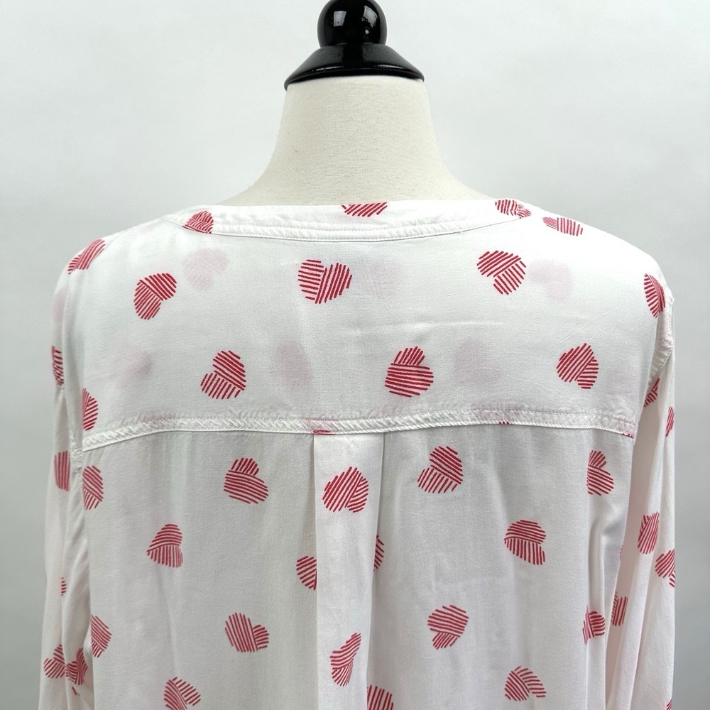 Torrid Harper Challis Blouse 3X 22/24 Hatch Hearts Cloud Dancer Roll Tab Top - Picture 9 of 14